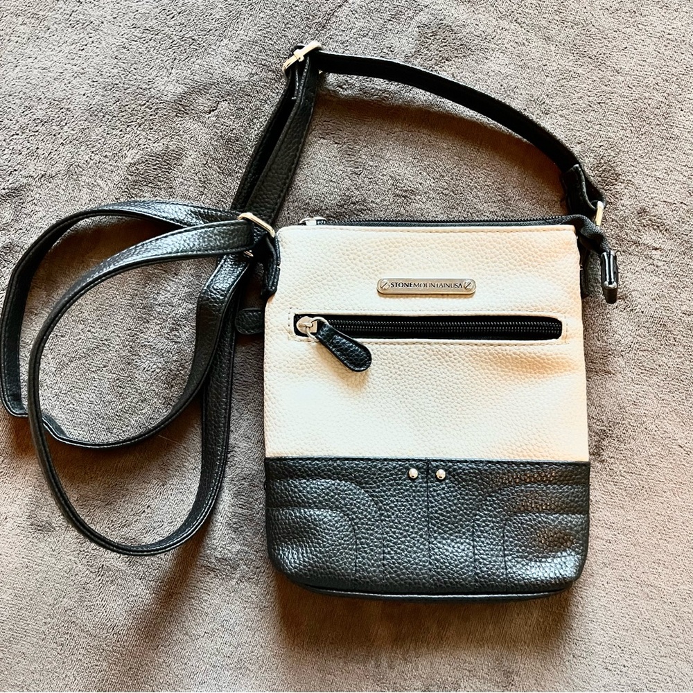 Small Crossbody bag | Adjustable Strap| Two Tone Black/Cream - Stone Mountain - Picture 3 of 8